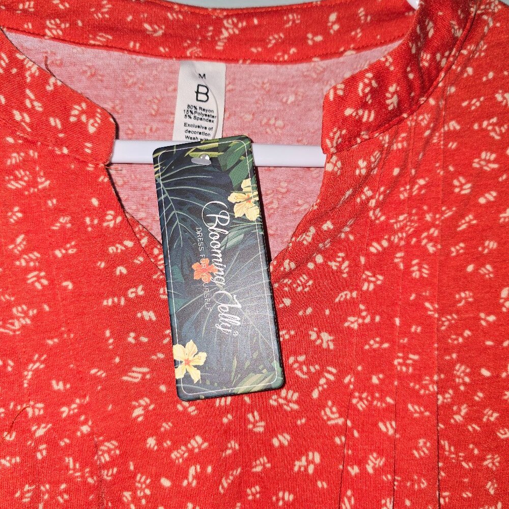 Blooming Jellys Women's Tunic Top Red Floral Print, Size M, New with Tags - Picture 2 of 4